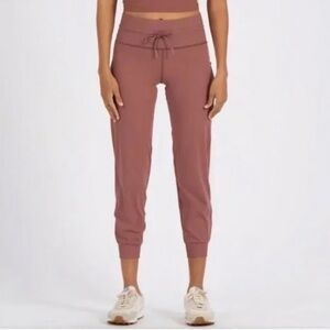 Vuori Women’s Daily Joggers, Like New!